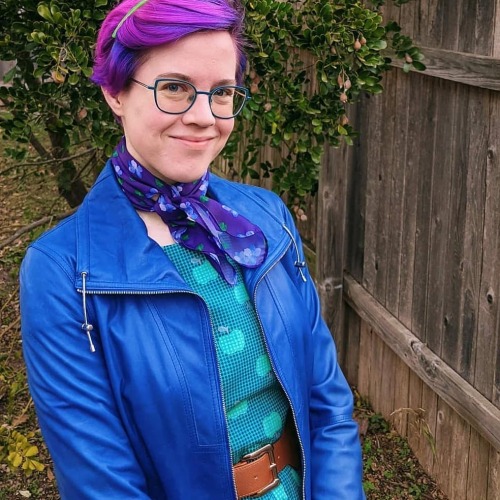 Pops of colour #whatthelibrarianwore “One never can tell from the sidewalk just what the view is to 