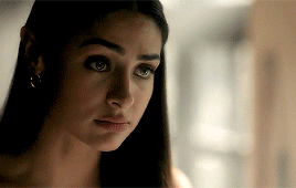 Lorena Approached Meilin With A Mixture Of Concern And Calmness, Noting The Distress Evident In Her Demeanor.