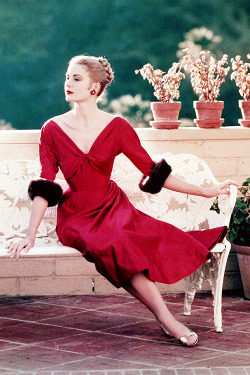 vintagegal:    Grace Kelly photographed by Howell Conant, 1955 