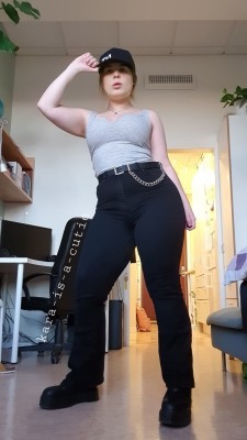 kara-is-a-cutie:Me in today’s outfit.(This was not posted for sexual reasons and I have no interest in sexting with you or seeing your genitalia. Also DON’T call me sexy, it makes my skin crawl. This is simply a woman sharing the love of her