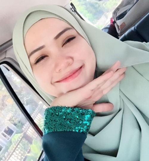 tudungterbaekkk: koleksigadis: Cikgu Azureen Amjah (part 4) Cikgu azureen 4