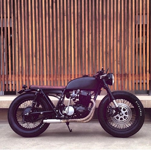 seaweedandgravel:  #Cb750 custom for @diebythesea photo @chriskiker