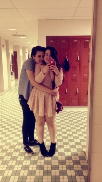 cutelesbians:  Why is she so cute? @tetheredtongue