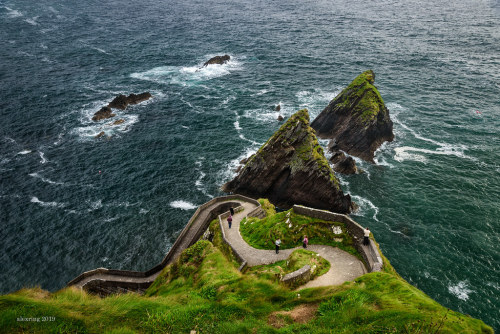 allthingseurope:Dunquin, Ireland (by Alexis Bazeos)