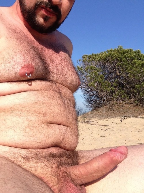 sepdxbear:  Damn.  He is an incredibly hot man bearsilike:  Wohoo! 1000 followers!! As promised here’s my celebration photoset of naughty selfies I took at the beach for you guys ;) hope you like them. 