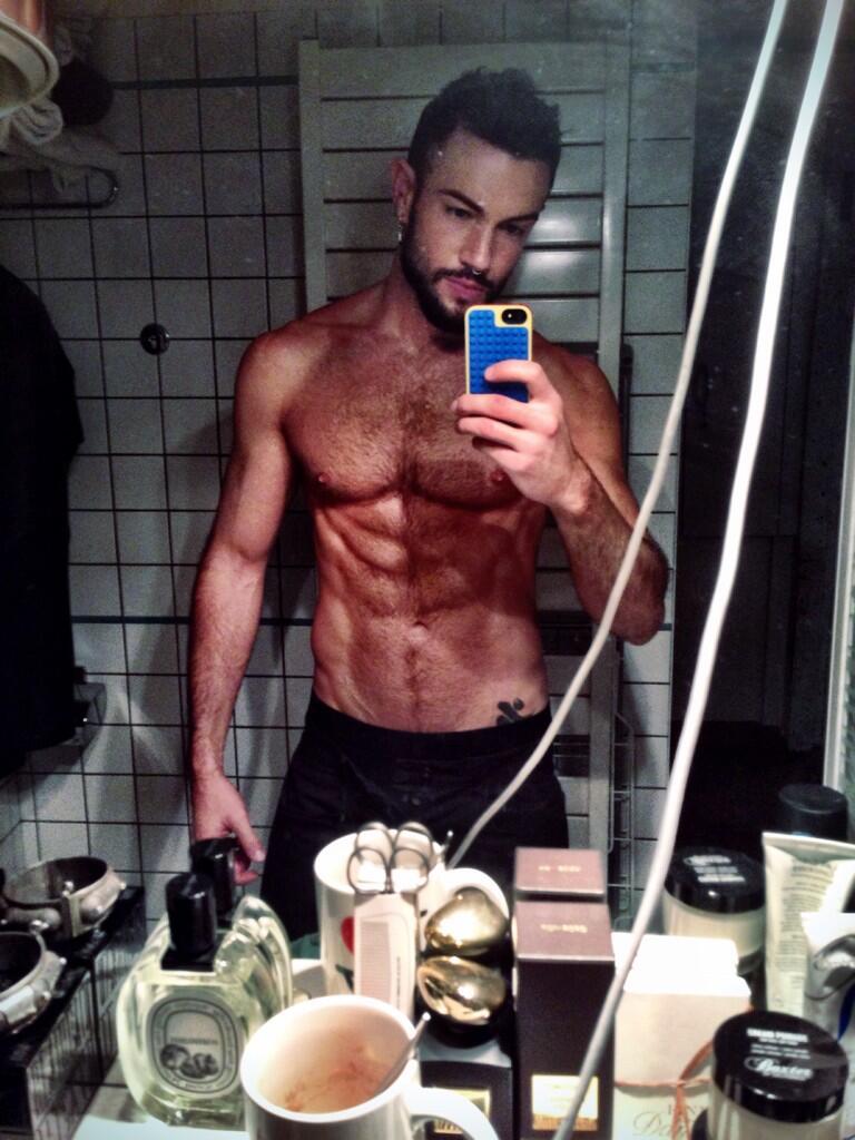 suedeaway:  Johan Akan