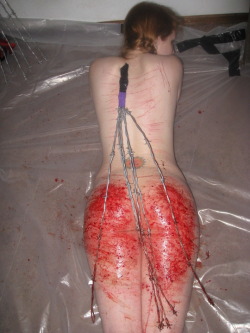 rapedollieangelina:  WOW…no thank you…IMPRESSIVE THOUGH!!!!