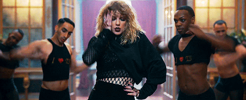 dailyswiftgifs:Taylor Swift - Look What You Made Me Do