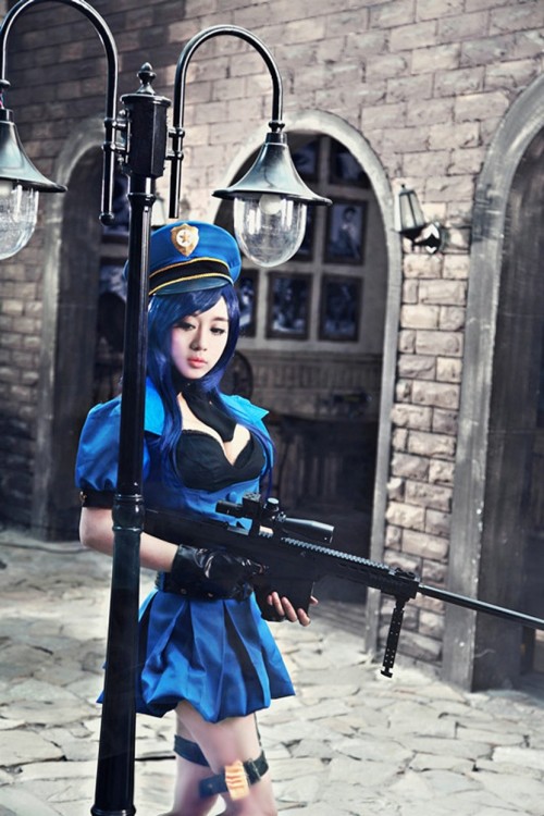 league-of-legends-sexy-girls:  Caitlyn Cosplay