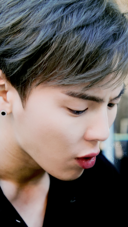 『SHOWNU』saved? reblog or like © fantaken owners