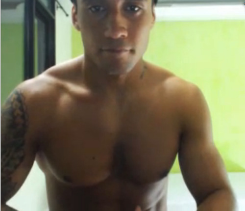 yeahnahbro: Poly Guy! This guys is super hot!! I have his vid if you have something to swap.