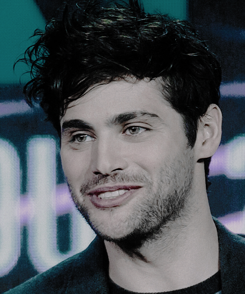 drawninthememories:Matthew Daddario onstage during FREE FORM’s Shadowhunters: The Mortal Instruments
