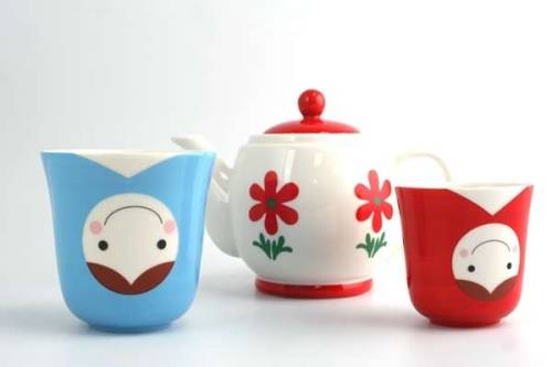 Based on the cultural Russian nesting dolls, this tea set is adorable in its rather subtle take on t