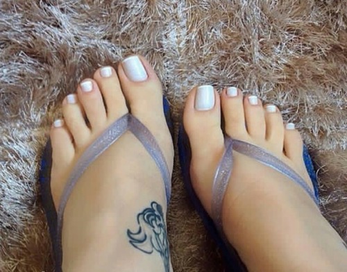 mynorg: I love her precious feet and long toes with painted nails Alexa doesn’t want you to j