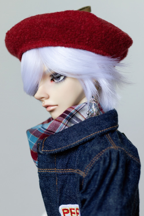 Just playing around with Jer!
This red beret wasn’t intended to be part of his current ensemble (if you like my dolls’ outfit builds, follow worldruinedfactory on Instagram!), but it’s honestly a better color match than the knit hat I did initially...