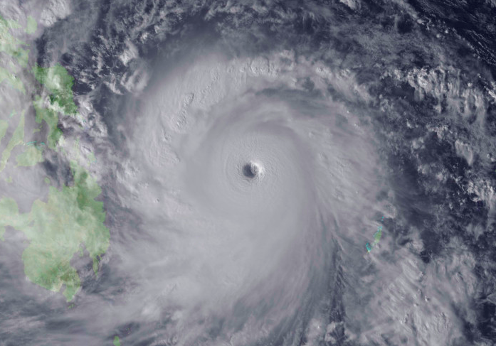 ummhello:  Haiyan, the most powerful typhoon in recorded history (via kateoplis)