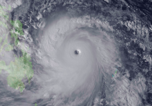 ummhello:  Haiyan, the most powerful typhoon in recorded history (via kateoplis)