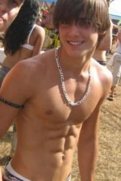 amateurtwinksiwanttobreed:  go1cocks:  the-world-is-full-of-cute-guys:  Image quality sucks but the boy rules :)  Visit my blog with over 15,000 posts of hot, young guys  For more like this, visit amateurtwinksiwanttobreed.tumblr.comSubmissions wanted.