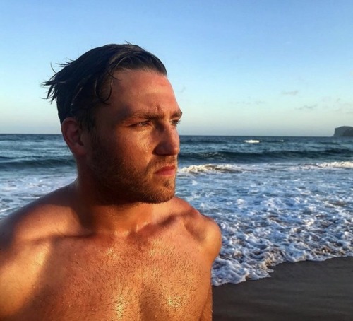 hunterfootyboy: Hot as