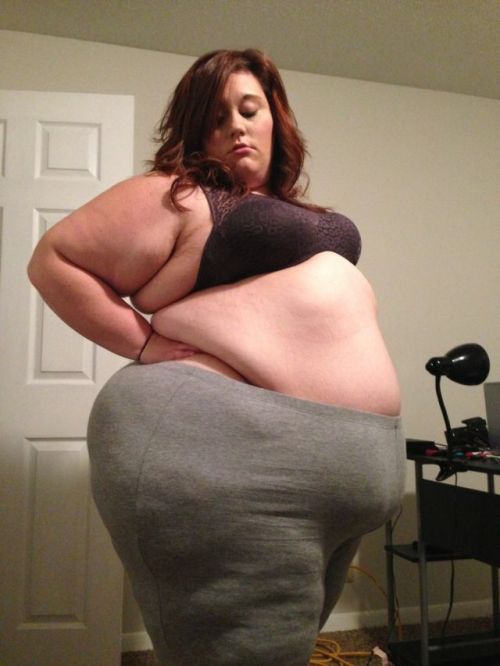 morbidlyhopeless: Sweatpants on a fatty is always a yes. Need to let that blubber hang. [Model: Big Booty Beauty] 