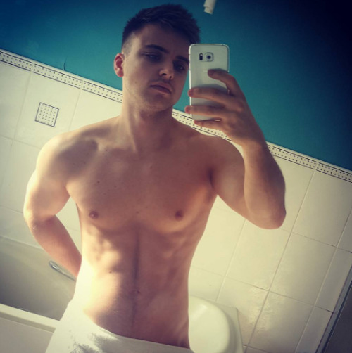 Porn hotfamousmen:Parry Glasspool photos