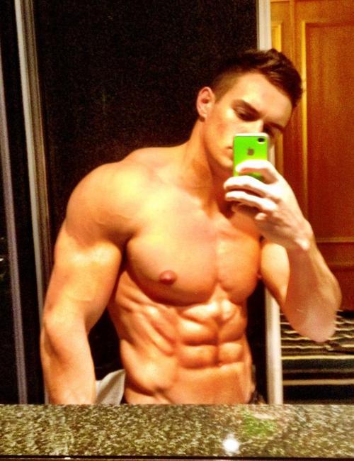 abspacked:  HE… HES JUST SO PRETTY.