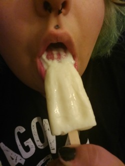 peachybbw:  Coconut popsicles are my favorite