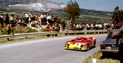 frenchcurious:Helmut Marko - Nanni Galli (Autodelta - Alfa Romeo T33/TT/3 #11572-002) Targa Florio 1972 Ph.Alamy. - source Carros e Pilotos.