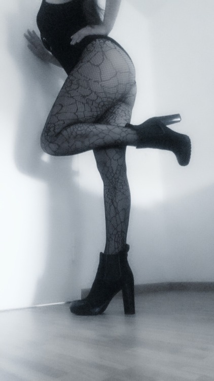 salntandslnner:  💀🕸Time to get spooky🕸💀And sexy af! My goodness! You my sweet, gorgeous and beloved Anna @myhotwifegoddess look spectacular! Thanks so much for joining us for Boots Thursday babe! I’ve missed you so much. Love you and love
