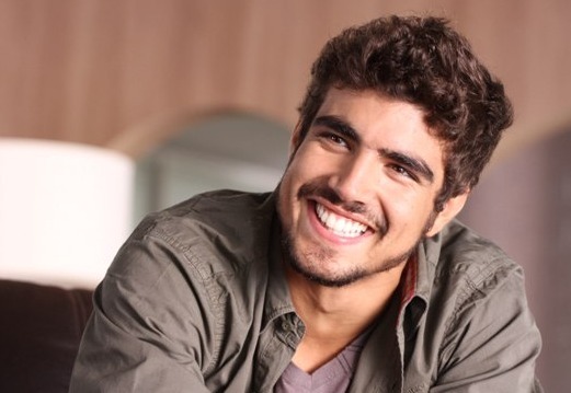 Caio Castro se emociona com suas cenas em ‘I Love Paraisópolis’
Caio Castro conversou com o jornal “Extra” e confessou na entrevista que e emociona com o sofrimento do seu personagem em “I Love Paraisópolis”, a novela das 19h da Globo.