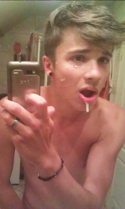 agayteenagelust:  More hot porn.