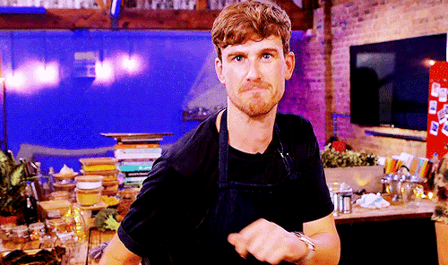 huttlestone: Mike Huttlestone in ULTIMATE £10 BUDGET COOKING BATTLE!!