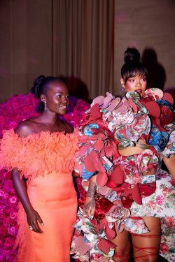 ayajalil:  celebsofcolor: Lupita Nyong'o and Rihanna attend the ‘Rei Kawakubo/Comme des Garcons: Art Of The In-Between’ Costume Institute Gala at Metropolitan Museum of Art on May 1, 2017 in New York City.  they better be discussin that movie! 