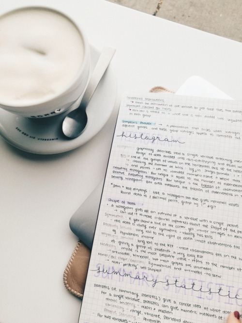 etudiaire:11.20.17I like to think that I’m more productive at cafes ~