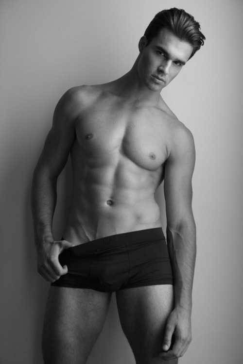 rodrigoakagoldenr:  Jonathan Hippensteel by Michael Dar