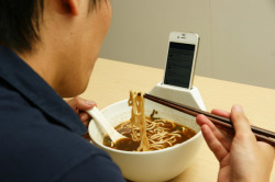 billidollarbaby:  Never Miss a Text The bowl is created by design firm MisoSoupDesign. The bowl itself is very sculptural, but the highlight is the smartphone holder that keeps your favorite tech buddy at the ready, so you’ll never eat alone again.