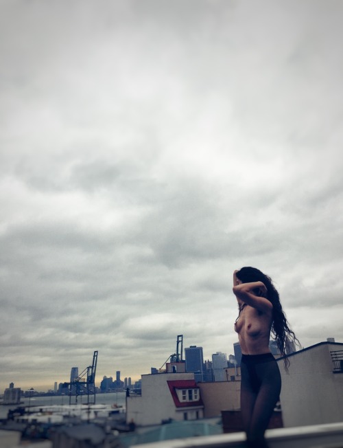 asmallwomanblog:  The amazing @kelseydylan  I’m going to be uploading new sets to my patreon of myself and Kelsey over the next few days (www.patreon.com/livsage and www.patreon.com/kelseydylan)  Location courtesy of the wonderful human @danielantonnyc