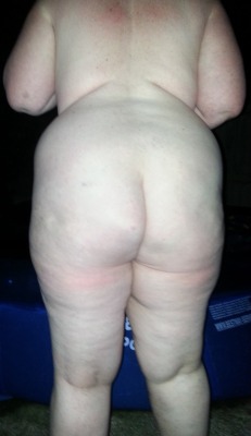 wotthu:  The missus’s huge pale arse outdoors