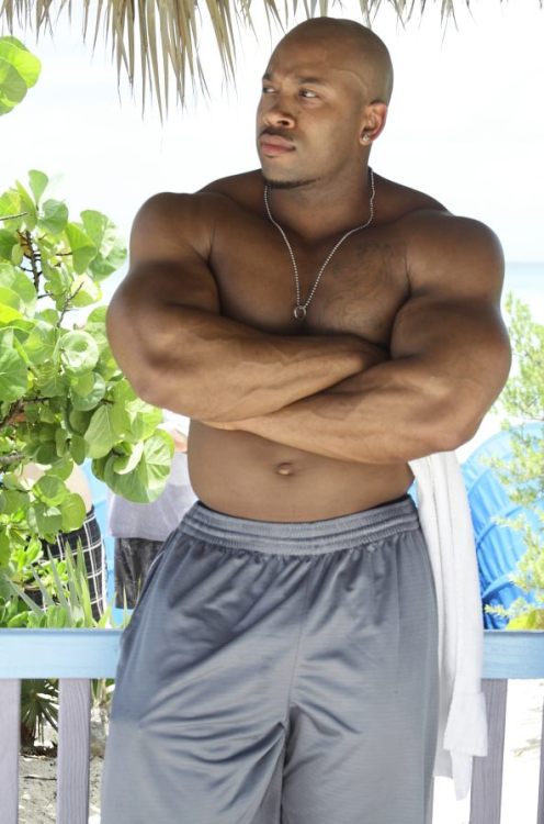 fcsdtrmntn: Tre’Shawn Edmonds-Raines a sexy as bodybuilder….who is truly something to b