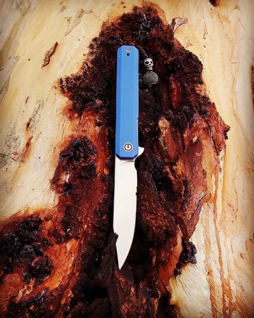 Just a beautiful knife. #civivi #civivichronic #blueknife #KNIFELIFE #knifelifestyle #EDC #edc #edck