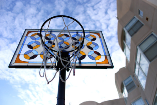 escapekit:Literally Balling Using gems and glasswork, artist Victor Solomon has created a of basketball hoops that takes fine art to the court. Each hoop features a different stain glass backboard and gold chain netting. Escape Kit / Twitter / Subscribe