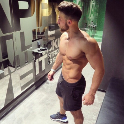 gayboy-11:  For some of the sexiest guys, and naked guys follow here: Gay Boys & Men Submit Here or Ask Me