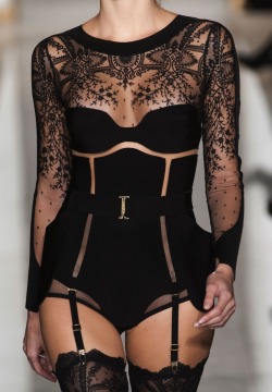 tbellelove:  highqualityfashion: La Perla HC SS 15  So gorgeous 