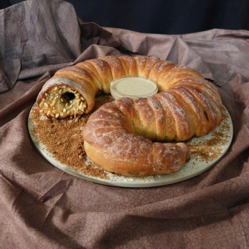This is amazing everyone.http://kitchenoverlord.com/2015/12/03/dune-week-spice-filled-sandworm/