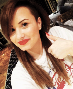 uma-humorista-lerda:  Brownvato   Selfies 