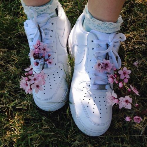 luzeh:  I’ve got blossoms in my shoes to celebrate the beginning of spring
