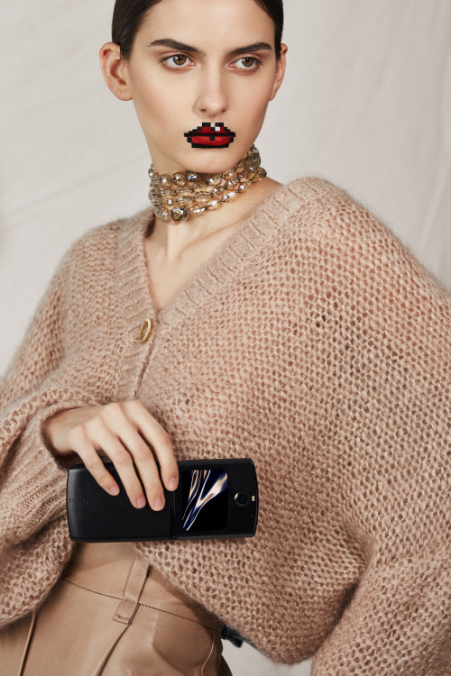 Pixelart concept & Makeup for ELLE Romania x MotorolaPhotography / Christian TudoseStyling / Mau