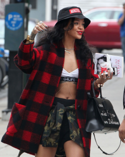 celebstarlets:  8/1/14 - Rihanna leaving