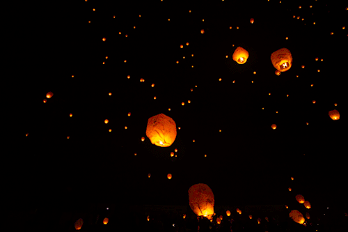 lobo-de-luna:Last night I was invited to go out to the Lantern Festival and it was amazing.