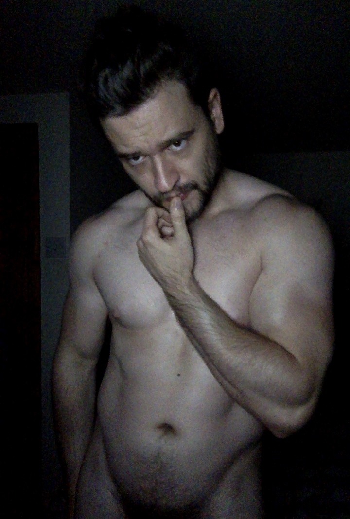 theonlylivingboyinnewyork:  I used to take lots of pictures of my body in the dark